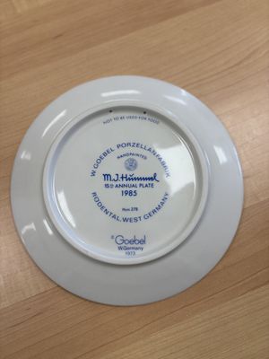 Porcelain. Germany. Hummel. 1985 Annual Plate. "Chick Girl"
