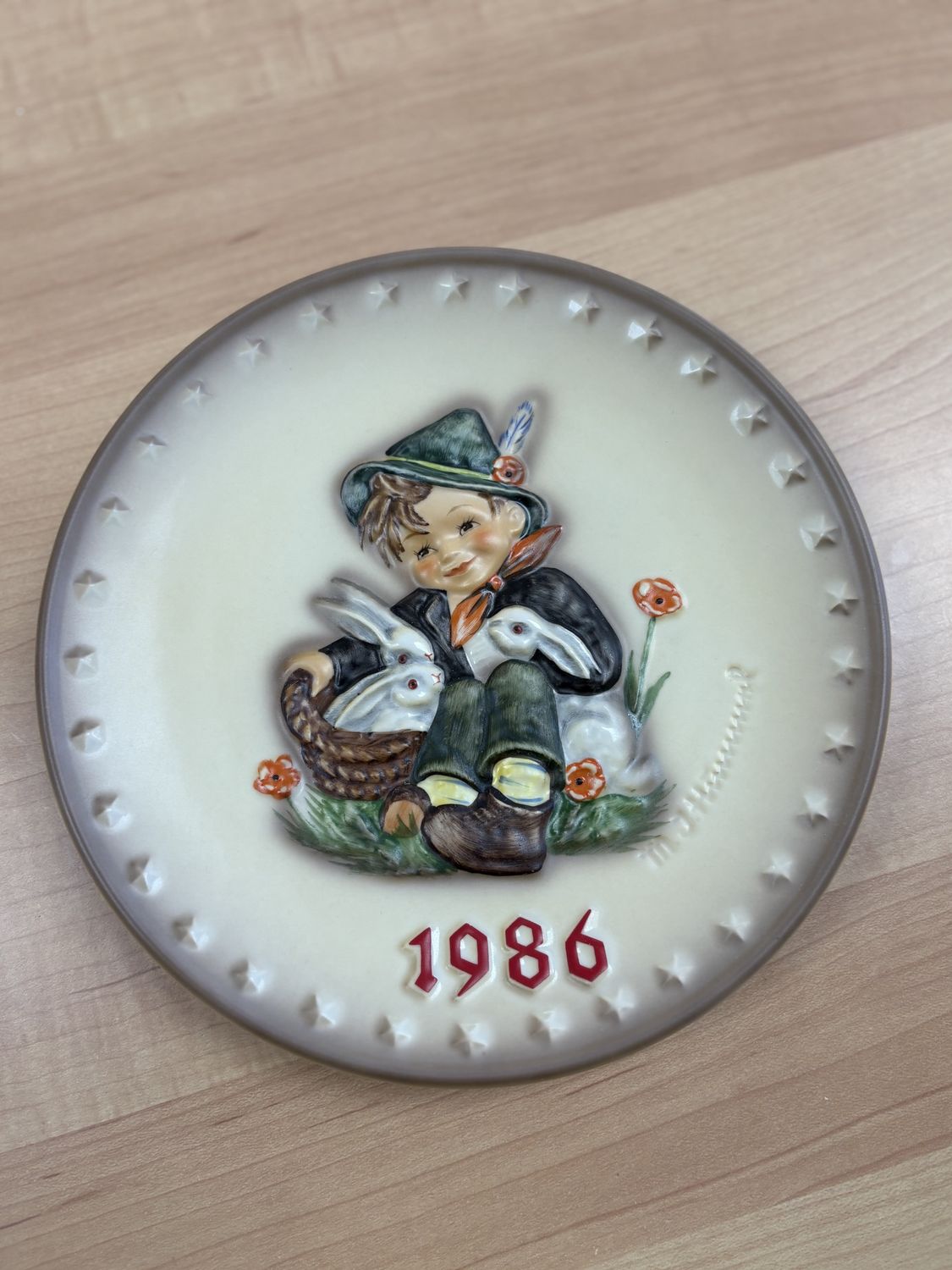 Porcelain. Germany. Hummel. 1986 Annual Plate. &quot;Playmates&quot;