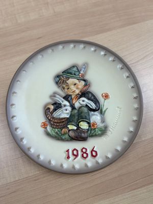 Porcelain. Germany. Hummel. 1986 Annual Plate. "Playmates"