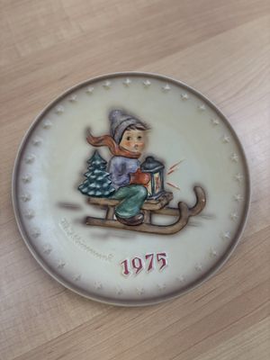 Porcelain. Germany. Hummel. 1975 Annual Plate. "Ride into Christmas"