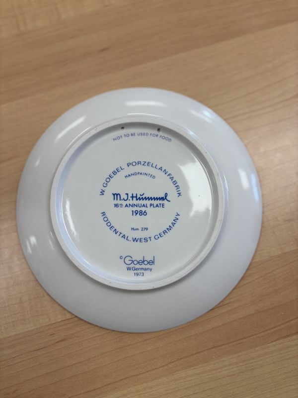 Porcelain. Germany. Hummel. 1986 Annual Plate. "Playmates"