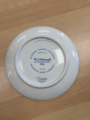 Porcelain. Germany. Hummel. 1986 Annual Plate. "Playmates"