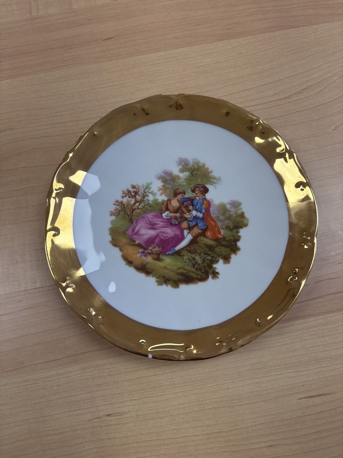 Porcelain. Germany. Porzellanmalerei Parbus studio. Decorative Plate. Fragonard Love Story. White w/Wide Gold Trim. 8&#39;&#39;W