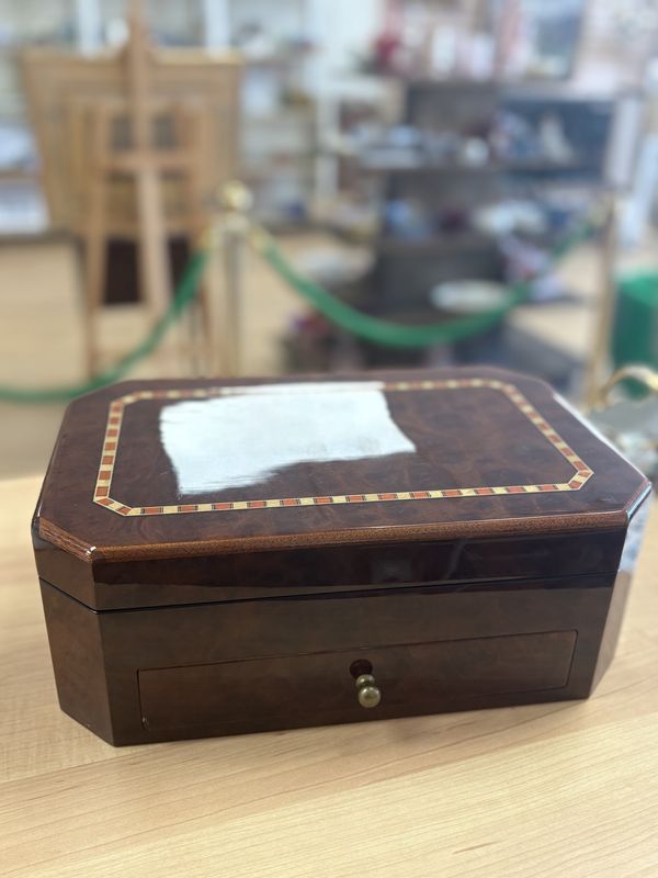Jewelry Box. USA. Reed &amp; Barton. Large Lacquered Wood Box w/Inlaid Design. Dark Brown w/ Purple Lining. 14.25&quot;W