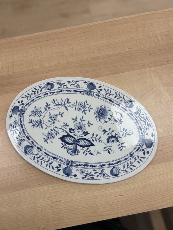 Porcelain. Netherlands. Westraven Delfts Handwerk. Blue Onion Oval Serving Platter