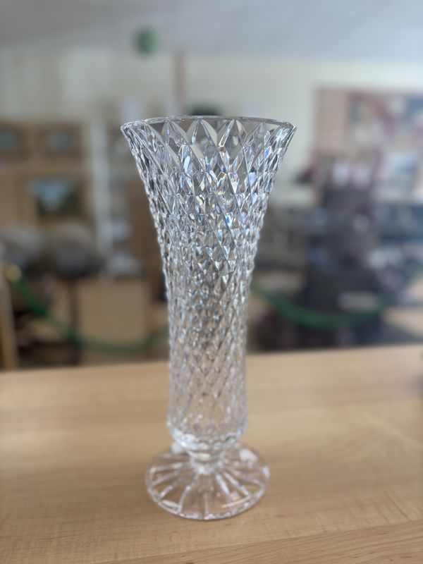 Crystal. Beautiful Tall Diamond Pattern Vase. 12&quot;H