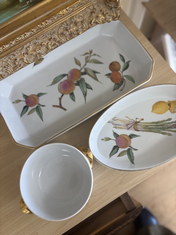 Ceramic. England. Royal Worcester. &quot;Evesham Gold&quot; Oven-to-Table Baking Dishes. Set of 3: Oblong, Oval, and Round