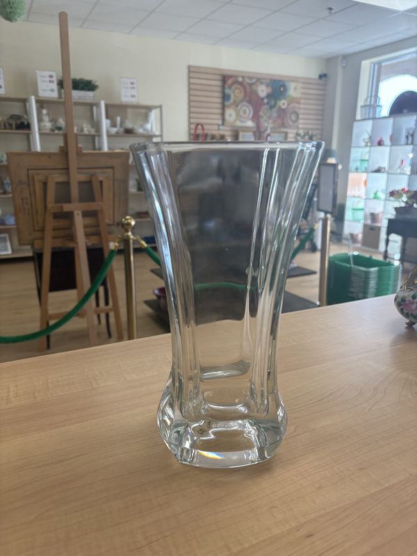 Crystal. France.  Luminarc. Large Vase