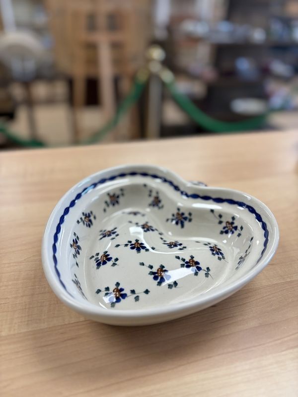 Polish Pottery. Poland. Heart-shaped Bowl. Off-white w/Blue &amp; Brown Flowers. 8&quot;W