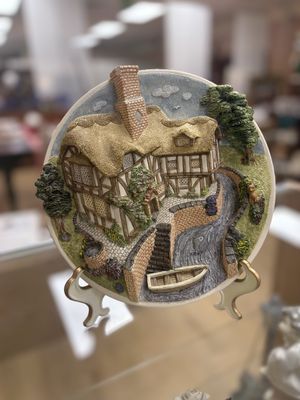 Ceramic. England.  David Winter. Cottage on the Riverbank (Hanging Plate). 9"H