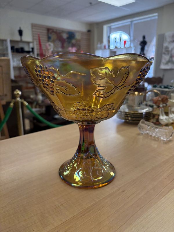 Glass. USA. Indiana Glass. Fruit Bowl. Marigold. Fruit Design.