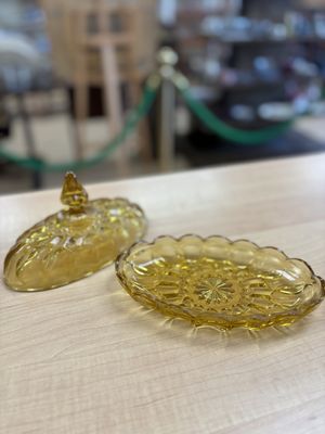 Glass. USA. Indiana Glass. Butter Dish. Yellow. Anchor Hocking "Fairfield" Pattern.