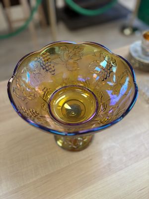 Glass. USA. Indiana Glass. Fruit Bowl. Marigold. Fruit Design.