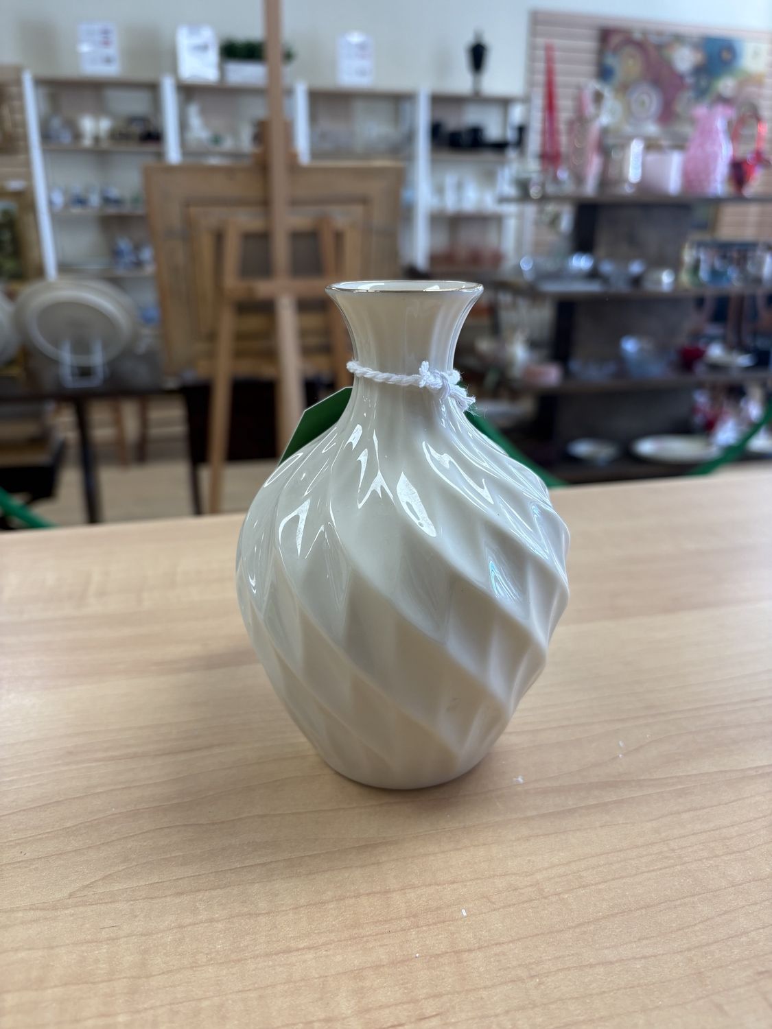 Porcelain. USA. Lenox Vintage Bud Vase