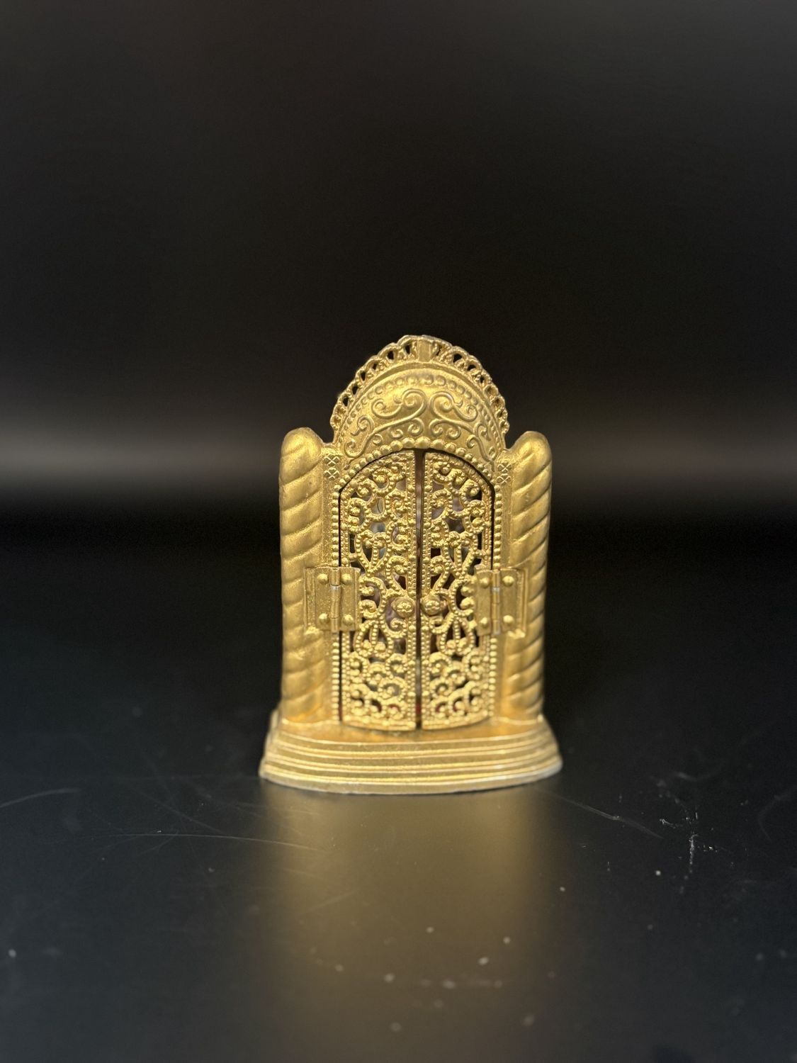 Decoration. Shrine. Saint Anthony of Padua with Child Jesus. Gold. Opens.