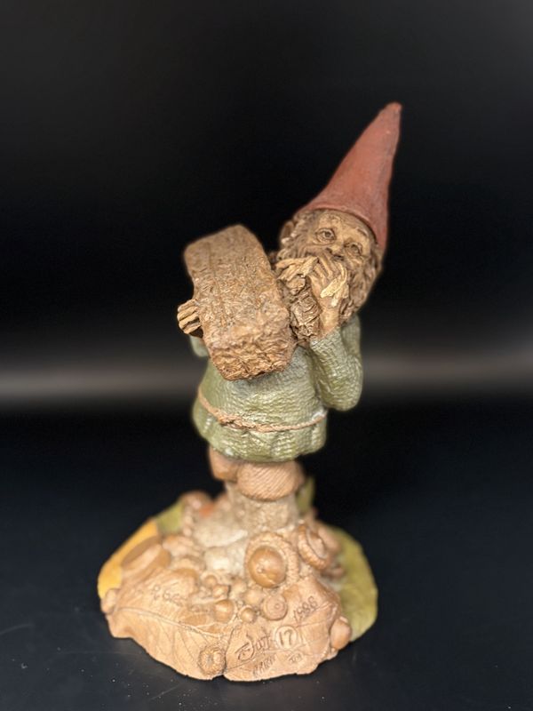 Sculpted Figure. USA. Tom Clark. Al R Gee. Gnome Carrying a Hay Bale &amp; Handkerchief. 1986. 7.5&#39;&#39;H