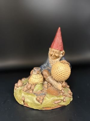 Sculpted Figure. USA. Tom Clark. Birdy. Gnome Sitting w/ a Golf Ball &amp; Bird. 1983. 6"H