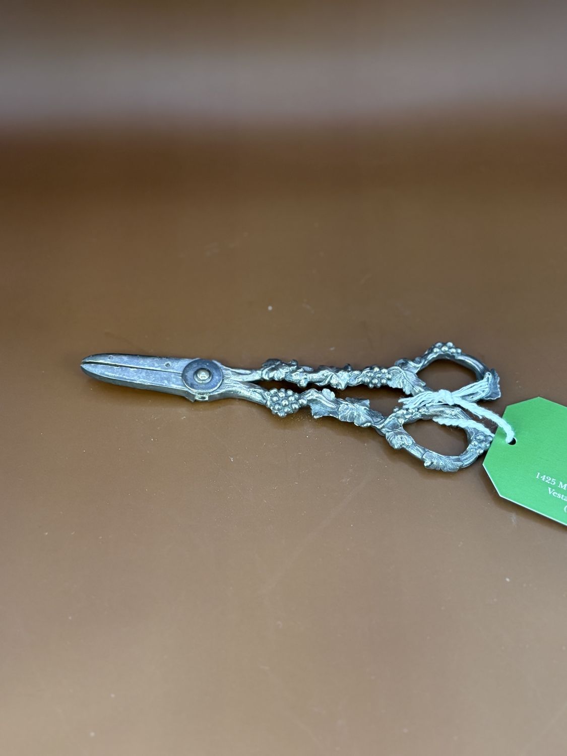 Accessories. USA. Antique Gorham silver-plated ornate grape sheers 050