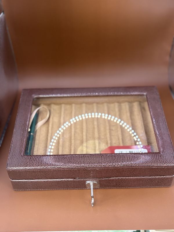 Accessories. Faux Leather 11-Pen Holder Display Box w/Lock &amp; Key. 10.75&quot;W