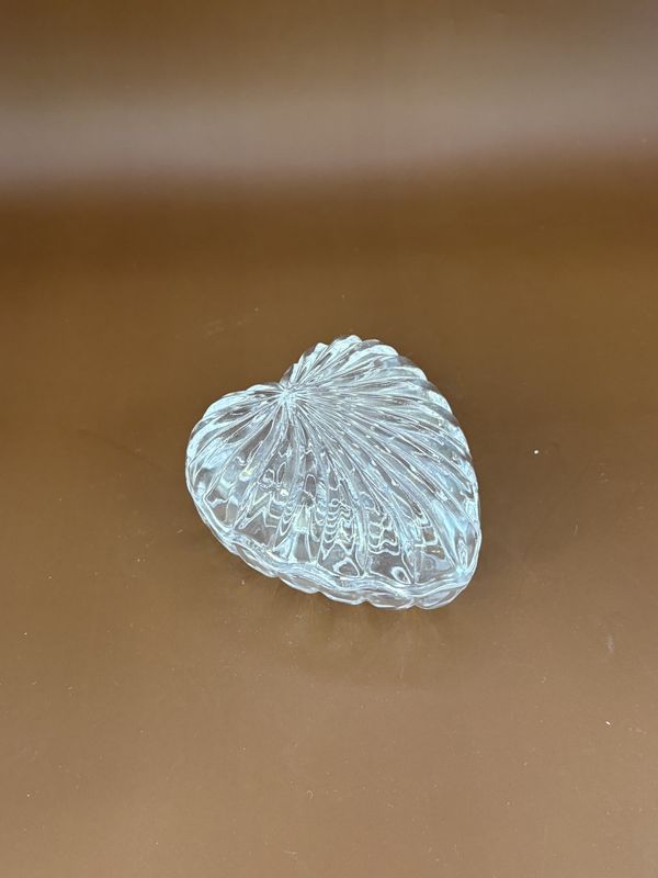 Crystal. USA. Heart-shaped Trinket Dish w/Lid. 3.25&quot;W x 3.5&quot;L