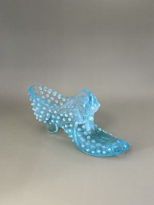 Figurine. USA. Fenton. Glass Victorian Blue Hobnail Shoe w/Protruding  Cat Head. 1940s. 6"L