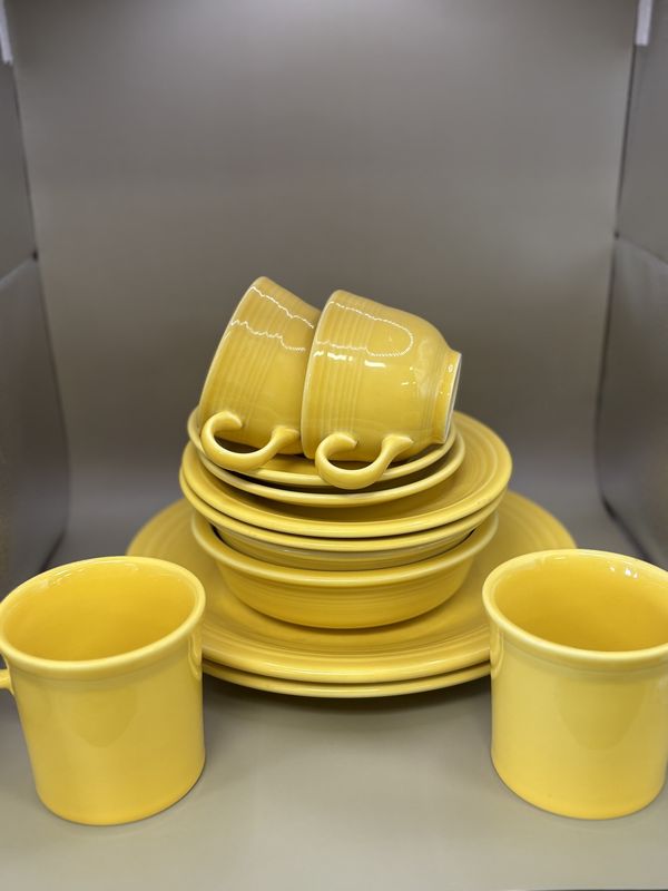 Dinnerware Set. USA. Homer Laughlin. Fiestaware. Sunflower Yellow. 12-Piece Set (Service for 2)