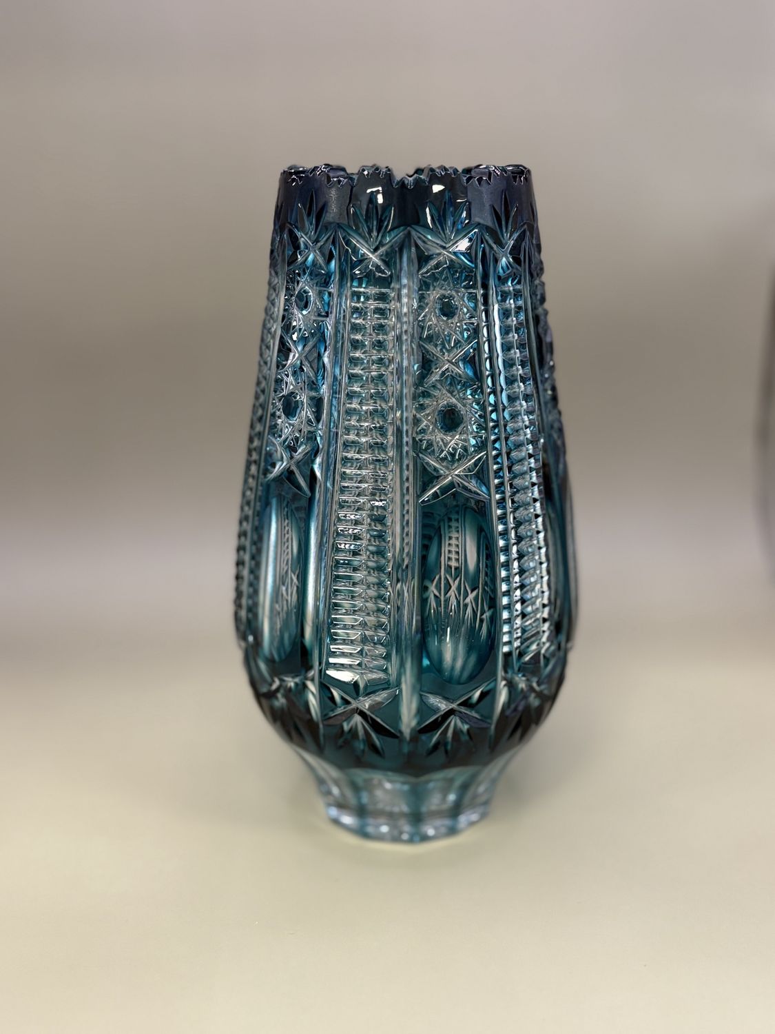 Crystal. Czech Republic. Caesar Crystal Bohemiae. Vase w/Wide Bottom. Teal.
