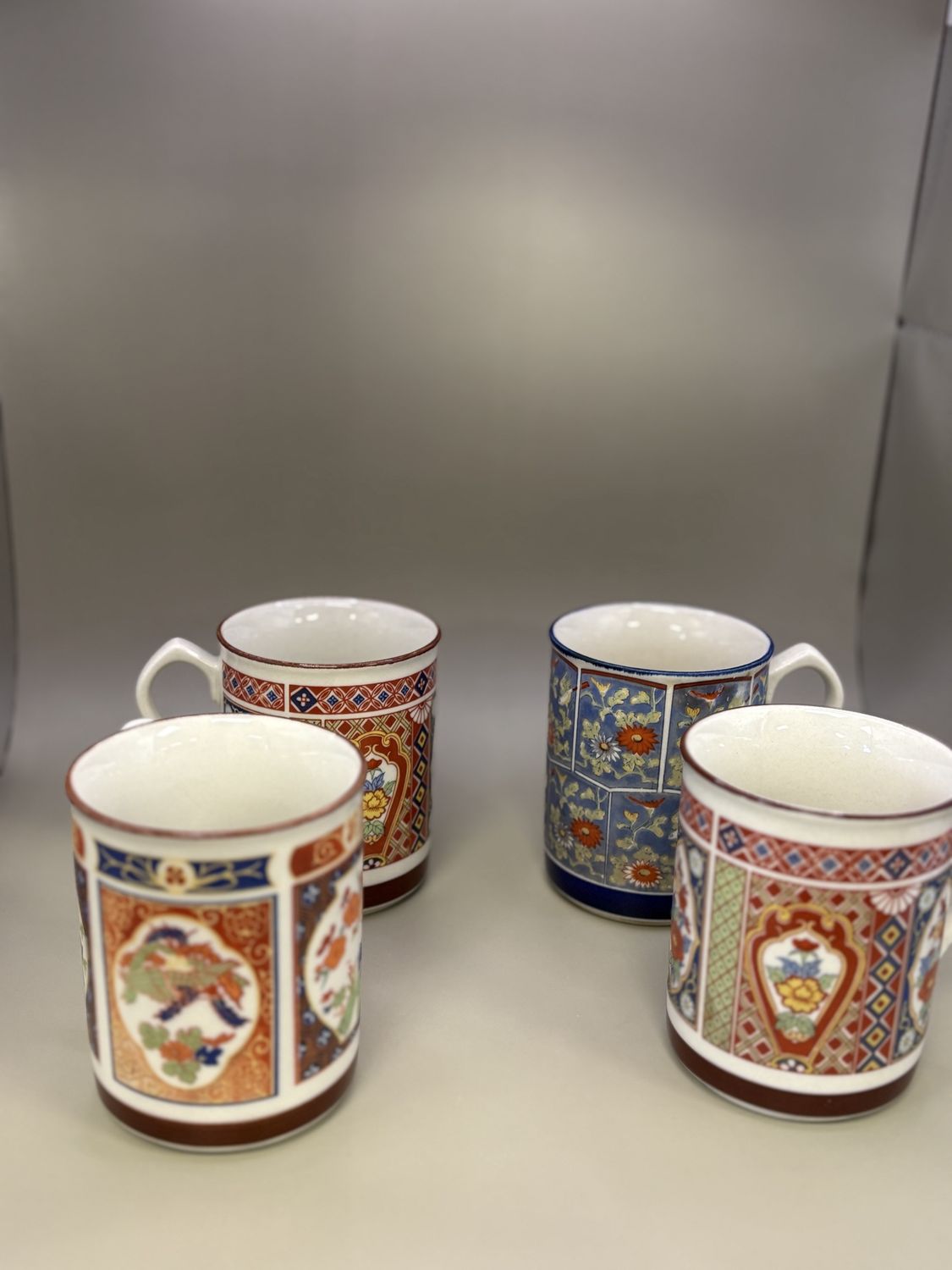 Porcelain. Japan. Mugs. Japanese. Burgundy &amp; Navy Floral. 4&quot;H (Set of 4)