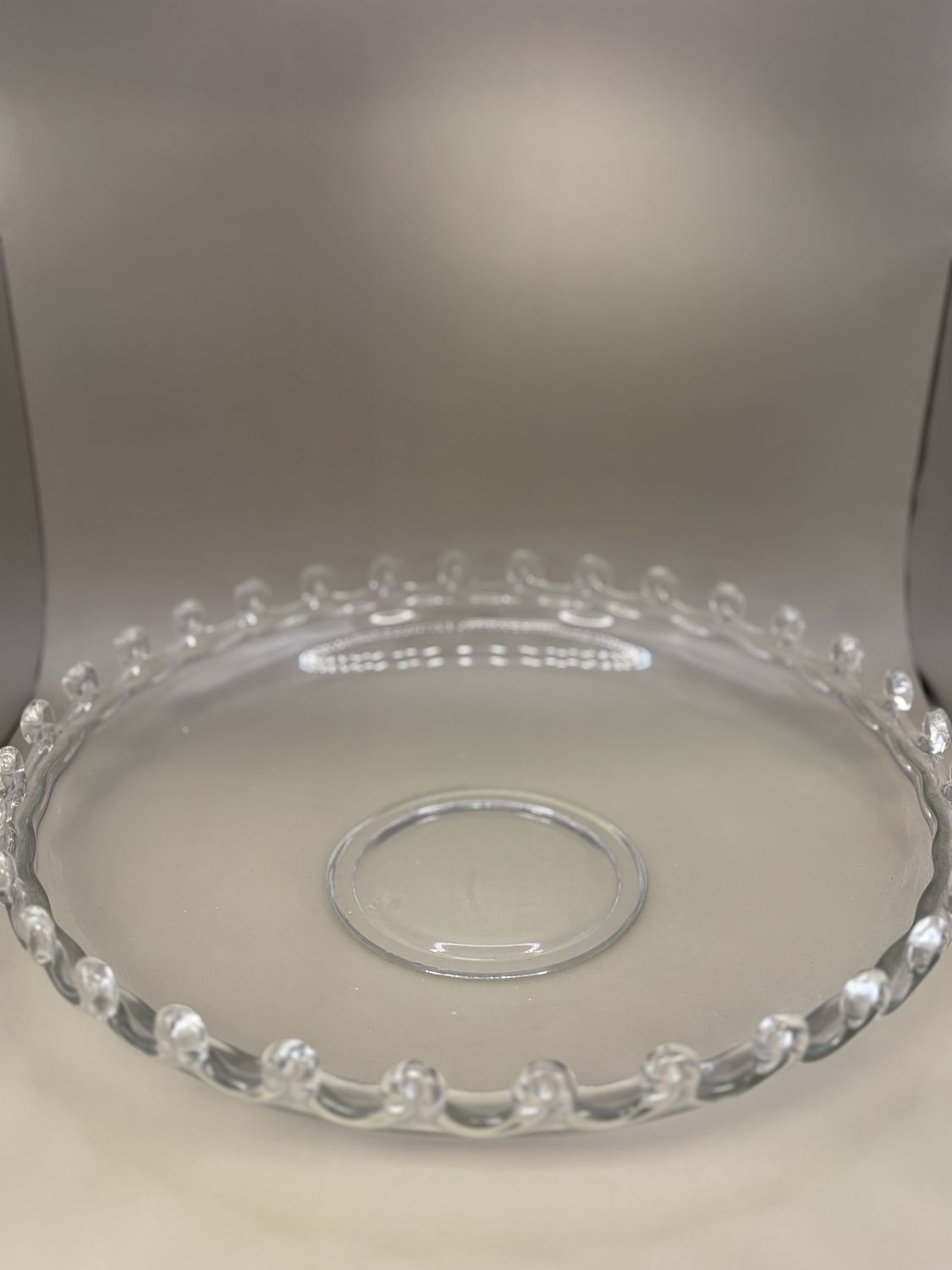 Glass. USA. Heisey Lariet. Plate. Depression Glass. Raised Loop Trim on Edge.