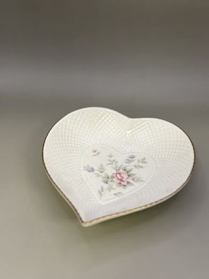 Porcelain. Japan. Mikasa Bone China. Trinket Dish. Heart w/Floral Design &amp; Gold Trim. 6''W