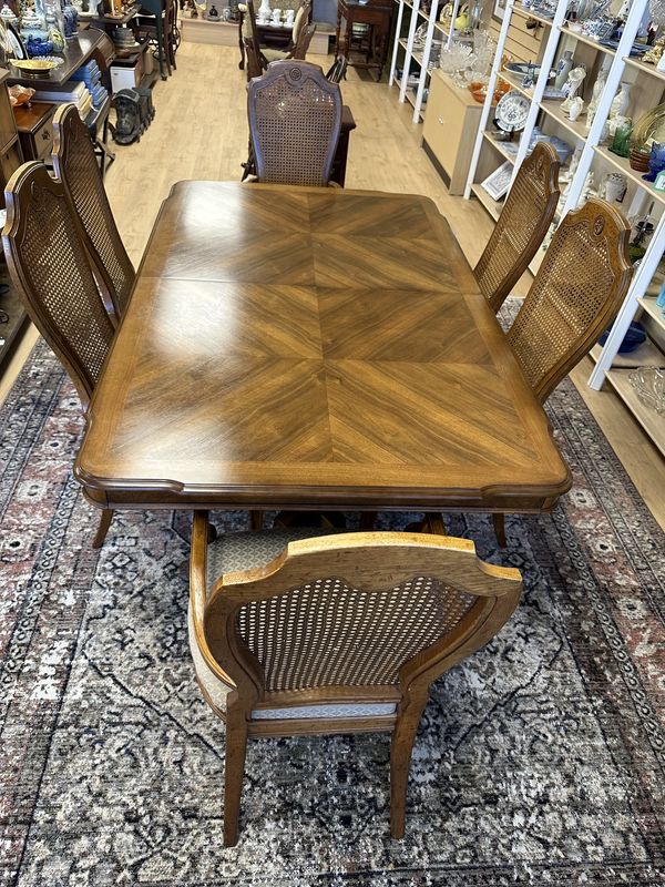 Furniture. USA. Drexel. Vintage Rectangular Pecan Dining Table w/6 Chairs &amp; 1 Leaf. Table is (excluding leaf) 42&quot;W x 68&quot;L