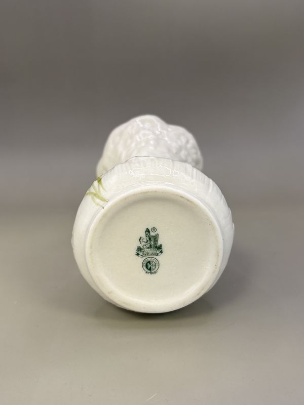 Porcelain. Ireland. Belleek. Shamrock Daisy Toy Vase. 6"H [6th Mark/Green: 1965-1980]