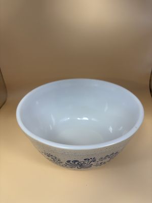 Kitchen Misc. USA. Pyrex 401 Homestead Mixing Bowl. 1970s. Speckled Beige Background with Blue Folk Art Designs. 1.5 Pint. 7.25"W
