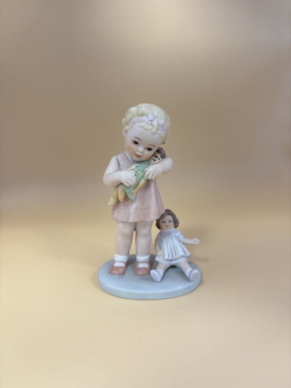 Figurine. USA. Bessie Pease Gutmann. Love is Blind. 5&#39;&#39;H.