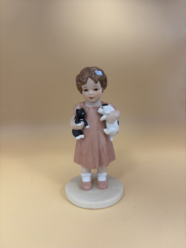 Figurine. USA. Bessie Pease Gutmann. Friendly Enemies. 4.75&#39;&#39;H.