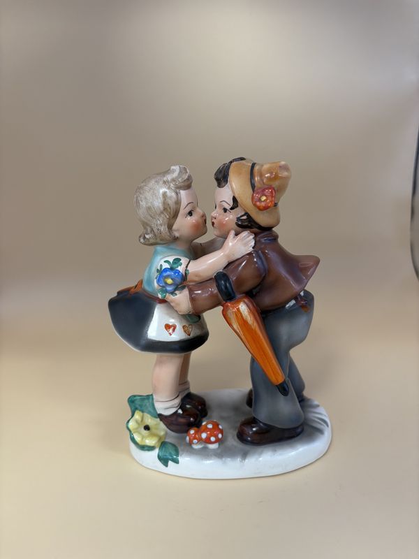 Figurine. Germany. Friedel. Bavaria. First Love. Boy and Girl Kiss.