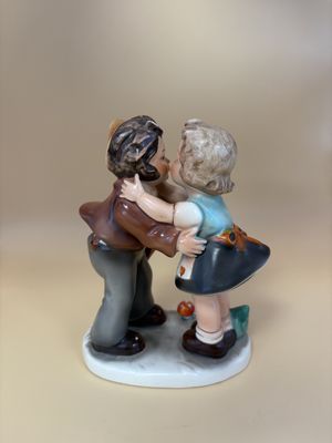 Figurine. Germany. Friedel. Bavaria. First Love. Boy and Girl Kiss.