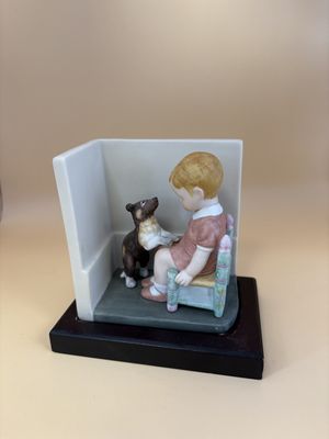 Figurine. USA. Bessie Pease Gutmann. Sympathy. Limited Edition. 3.75''H