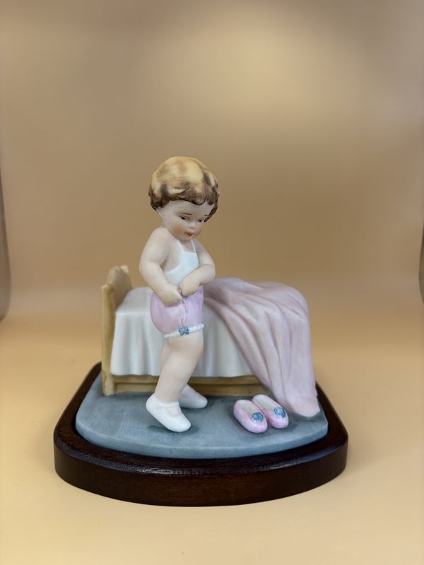Figurine. USA. Bessie Pease Gutmann. Just a Little Bit Independent. Limited Edition. 4.5&#39;&#39;H