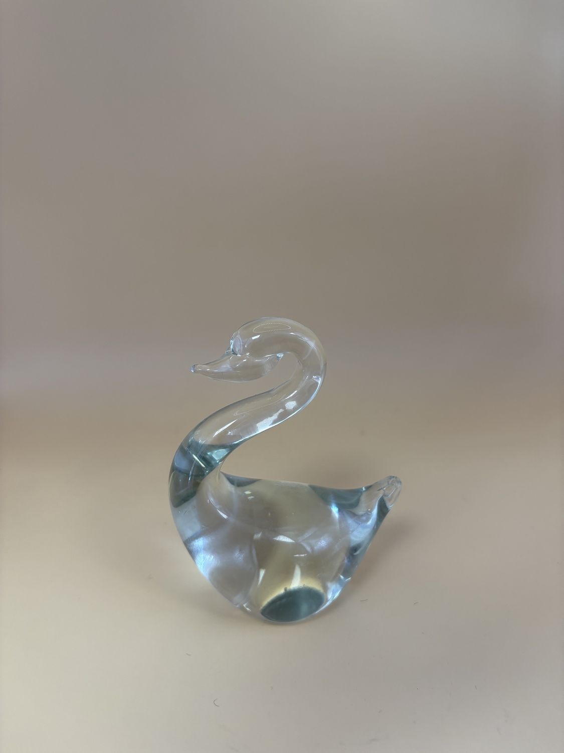 Glass. Figurine. Swan. No Pronounced Beak.