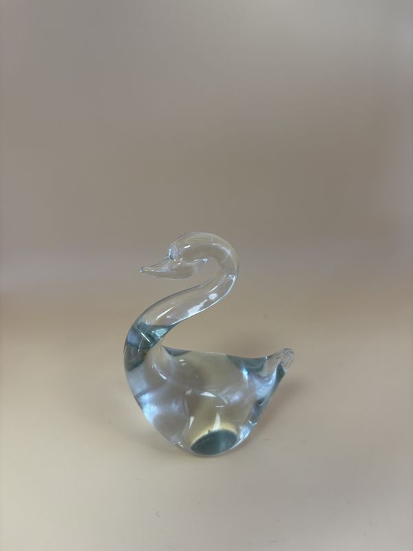 Glass. Figurine. Swan. No Pronounced Beak.