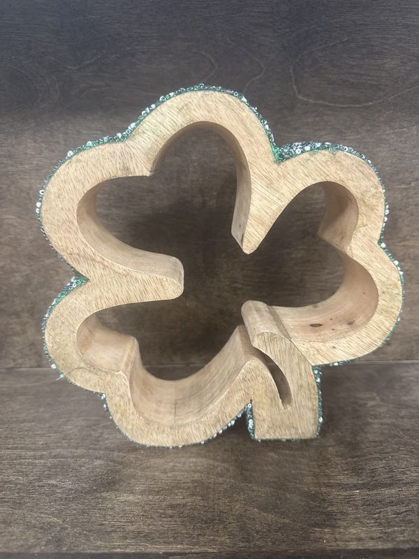 Decor.  Wood Shamrock w/Sparkling Green Edge. 7"W