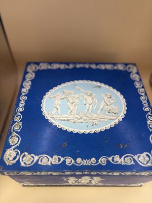 Kitchen Misc. England. Huntley and Palmer. Vintage Biscuit Tin. Blue with Cherubs. 9.25"W