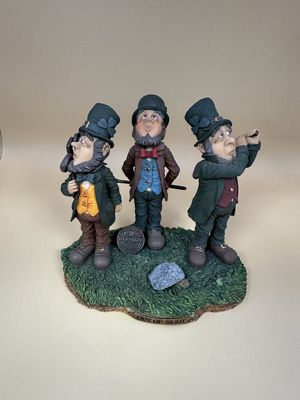 Decor. Ireland. Blarney Stone Enterprises. "Out of Sight". 3 Leprechauns Playing Golf. 6"W