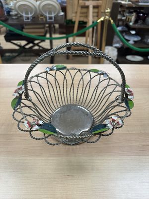 Decor. USA. Vintage Bridal Basket. Six Painted Metal Flowers along Rim. Circa 1960-70s. 9.5"W