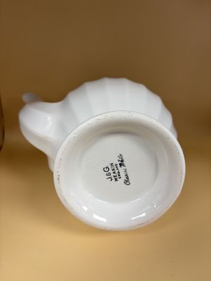 Porcelain. England. J &amp; G Meakin. Teapot. White. 9.5"H.