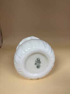 Porcelain. Ireland. Belleek. Crinkled Pot. Yellow Bow.  6th/3rd Green. 1965-1980.