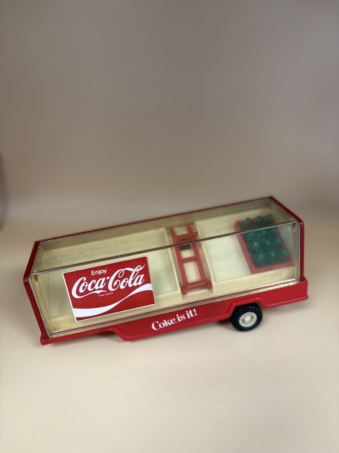 Toy. Coca-cola (Coke). Trailer w/Soda Bottles. Vintage.