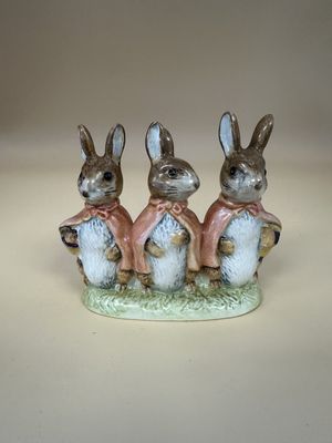 Figure. England.  F. Warne &amp; Co. Beatrix Potter's "Flopsy, Mopsy, and Cottontail". 3 Rabbits. 2.5"H