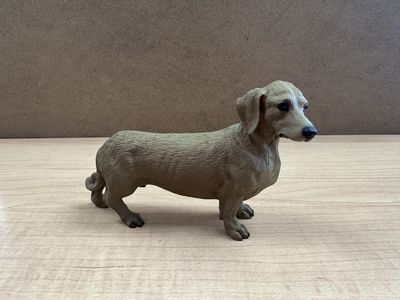 Figurine. Dachshund. Resin. 1991. 4"W